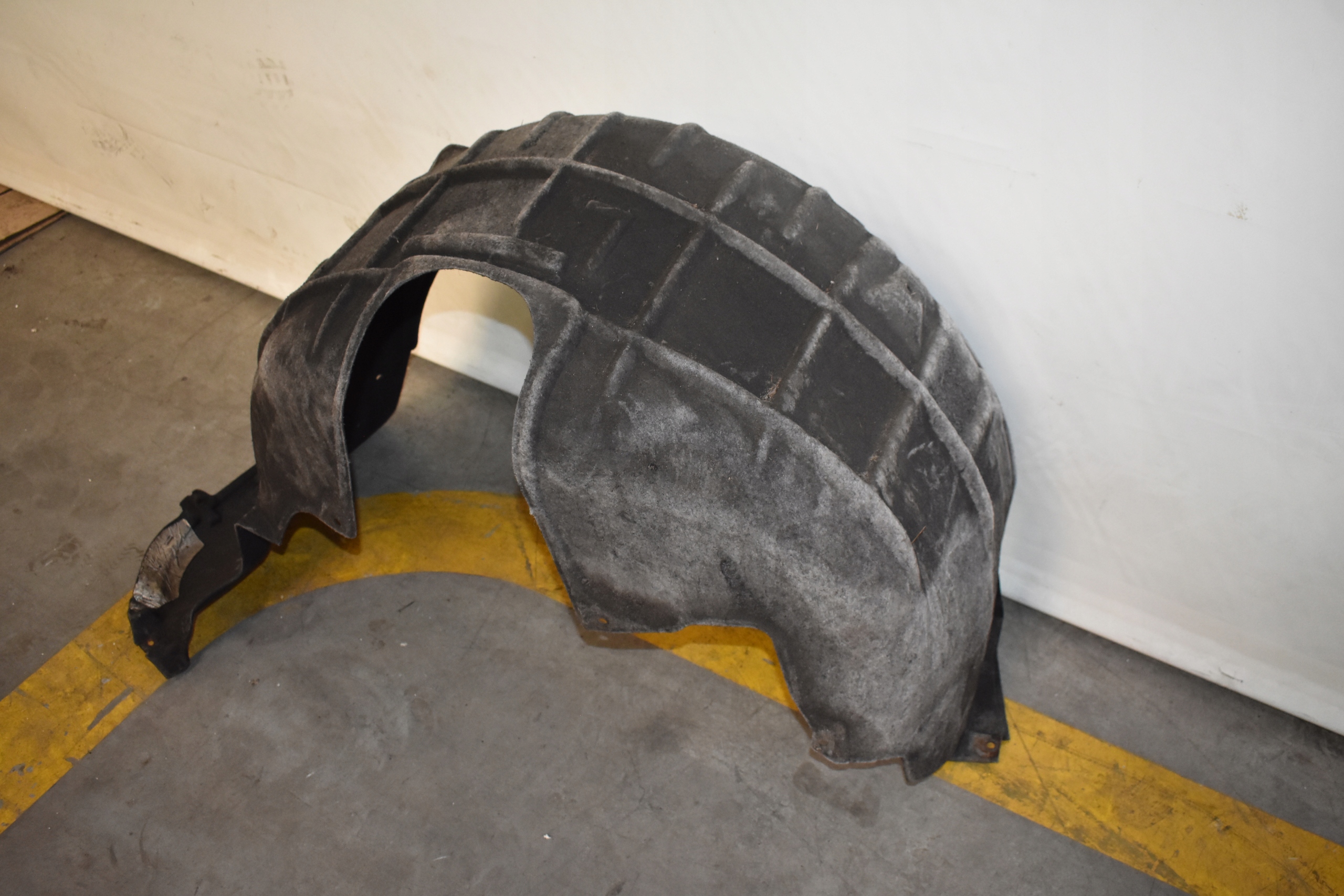 IDEALNE mudguard rear part rear. left VW TOUAREG III 1