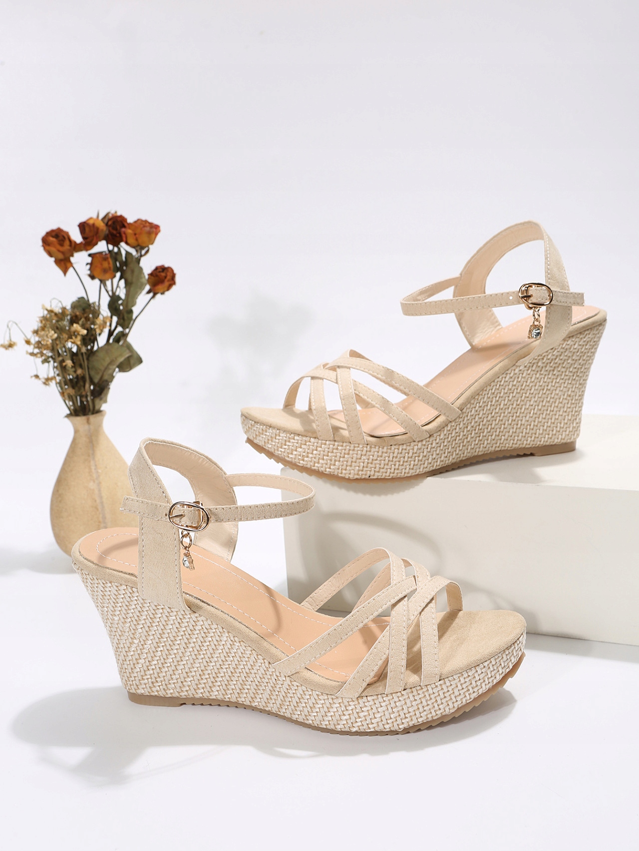 NOVÉ MÓDNE DÁMSKE KLINOVÉ SANDÁLE SVETLOHNEDÉ POHODLNÉ R.35-40 Typ klinu na podpätku