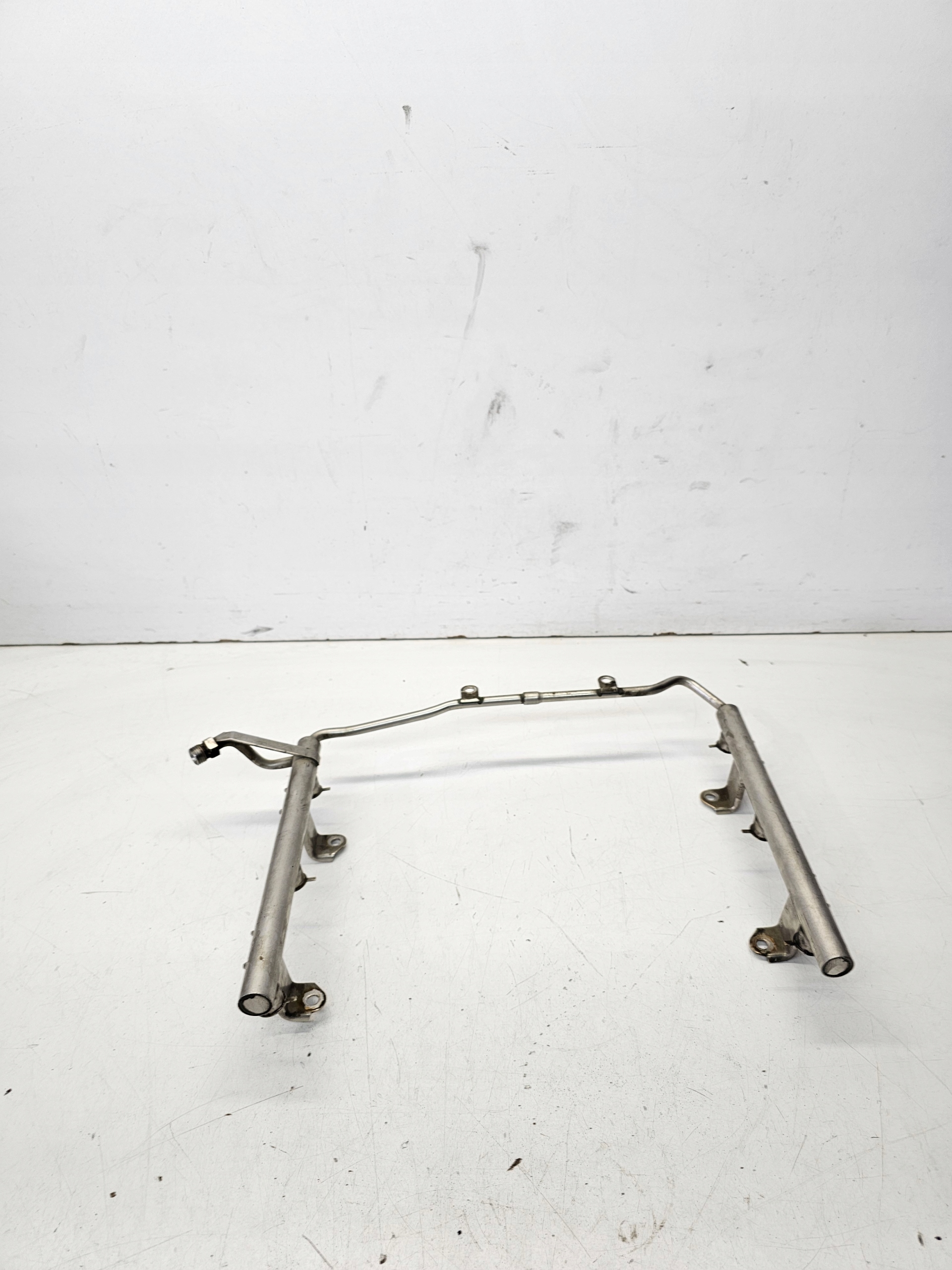 Rampe injection AUDI A4 A6 C6 2.4 FSI BDW 06E133681F