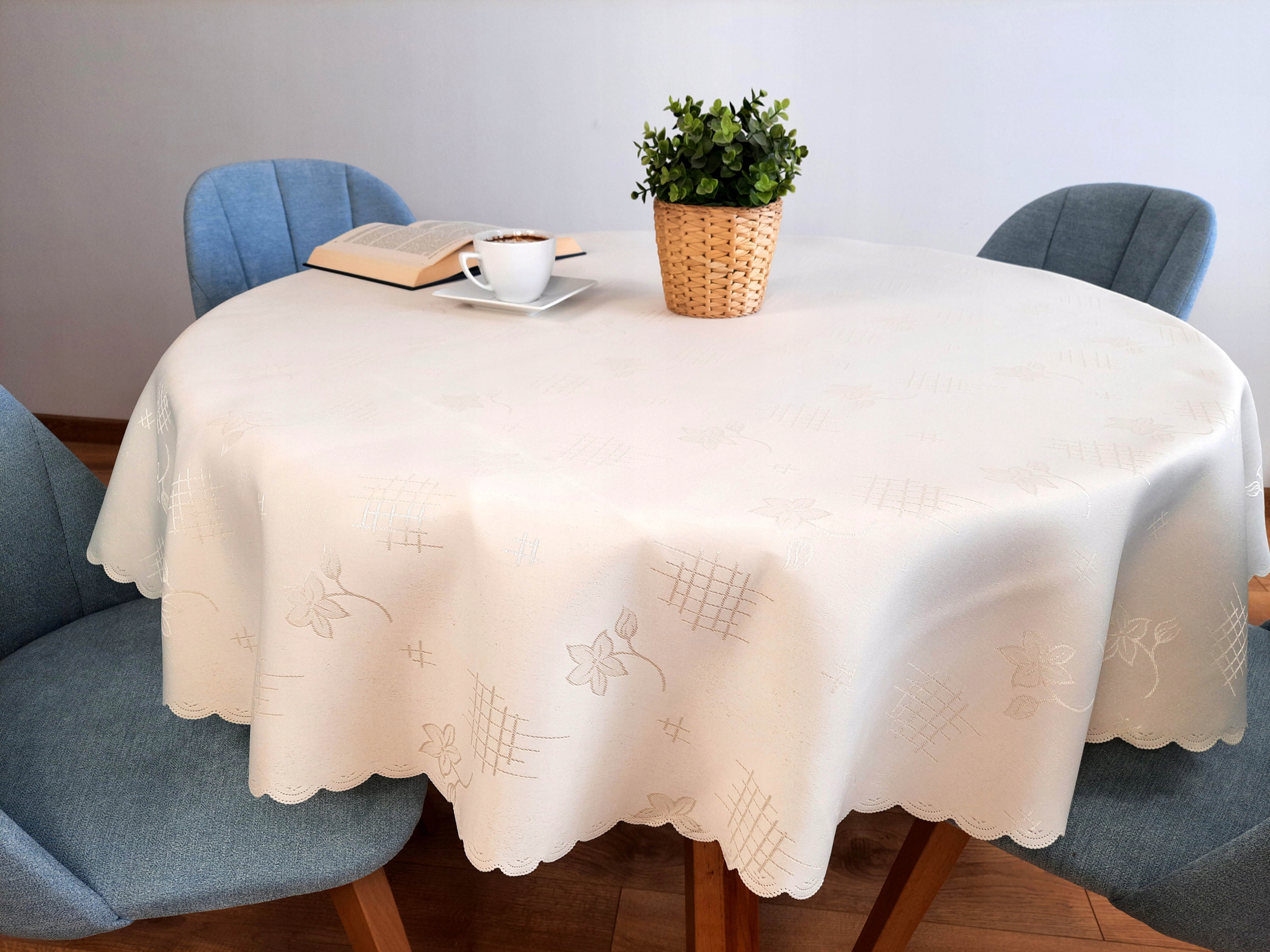 OBRUS Okrągły Plamoodporny Kremowy Śred 120 Długość 120 cm