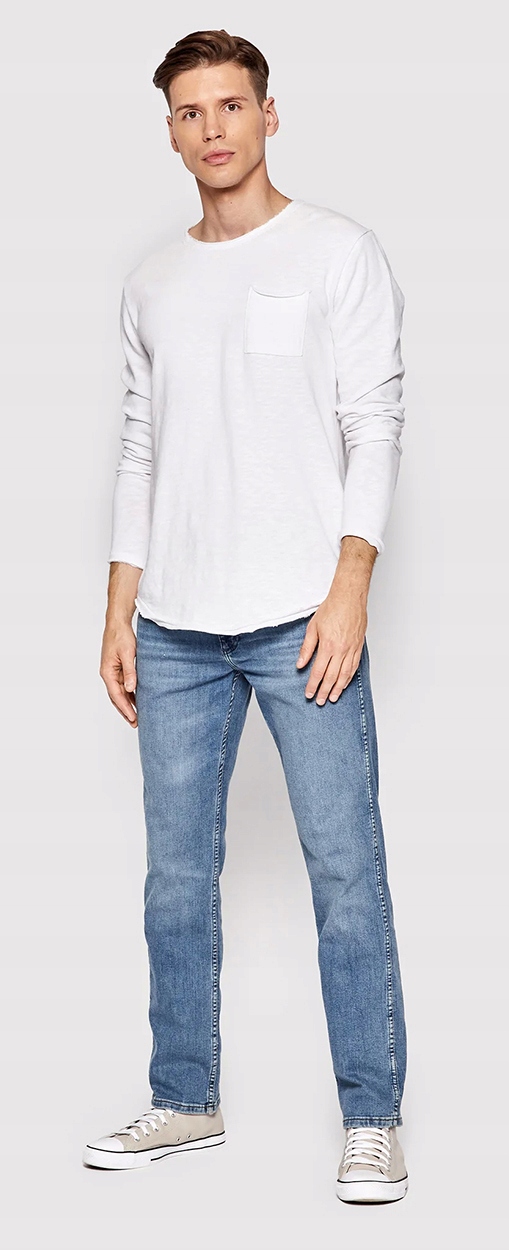 Wrangler GREENSBORO W15QYJ38R Dusky Cloud W35 L32 Model Greensboro