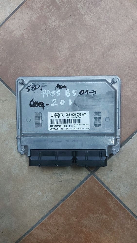 control unit of the engine Volkswagen PASSAT B5.5 06B906033AM