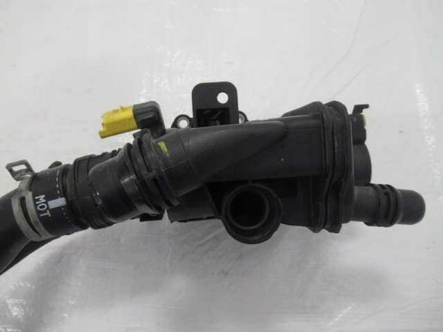 PEUGEOT CITROEN 1.2 Scatola termostato Tubi