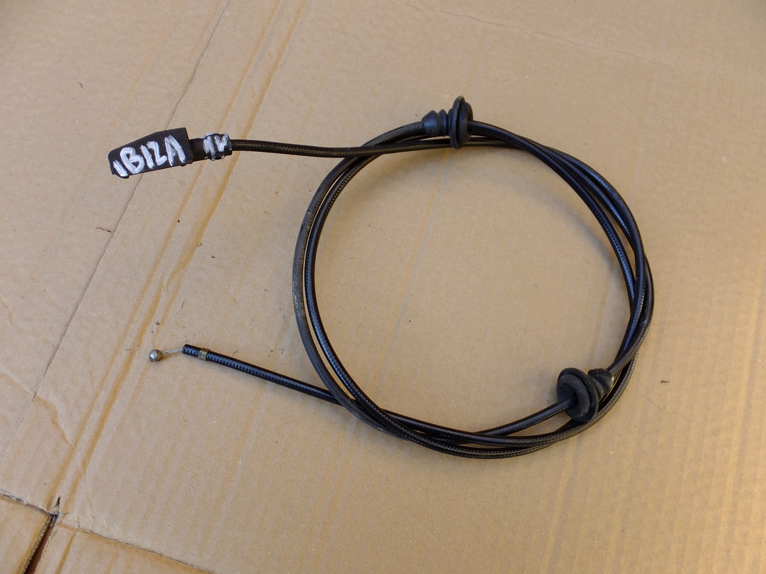 corde pour l'ouverture du capot seat ibiza IV 2010r