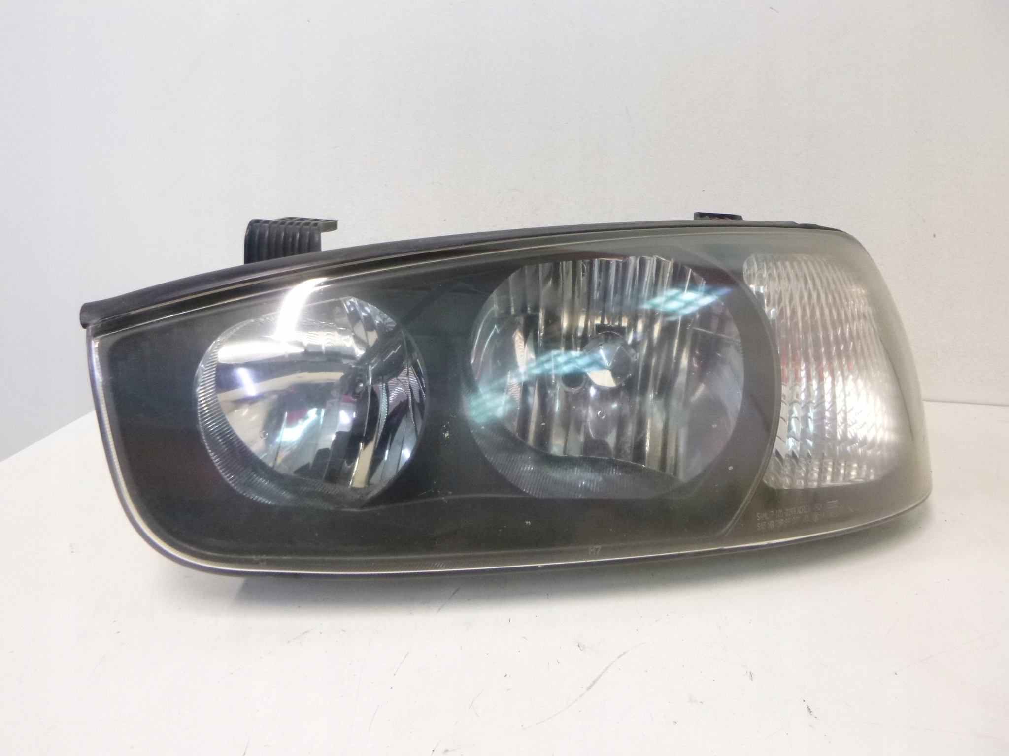 light front Hyundai Elantra 2000r.