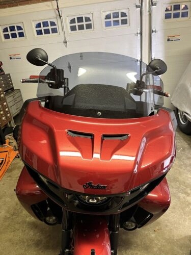 Sklo pro indické Pursuit 1800 (2020-2025) Turistika 4 mm Široká Podohýbaná