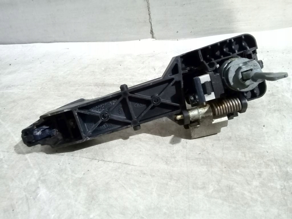 Kia Ceed and handle exterior left front + key B6