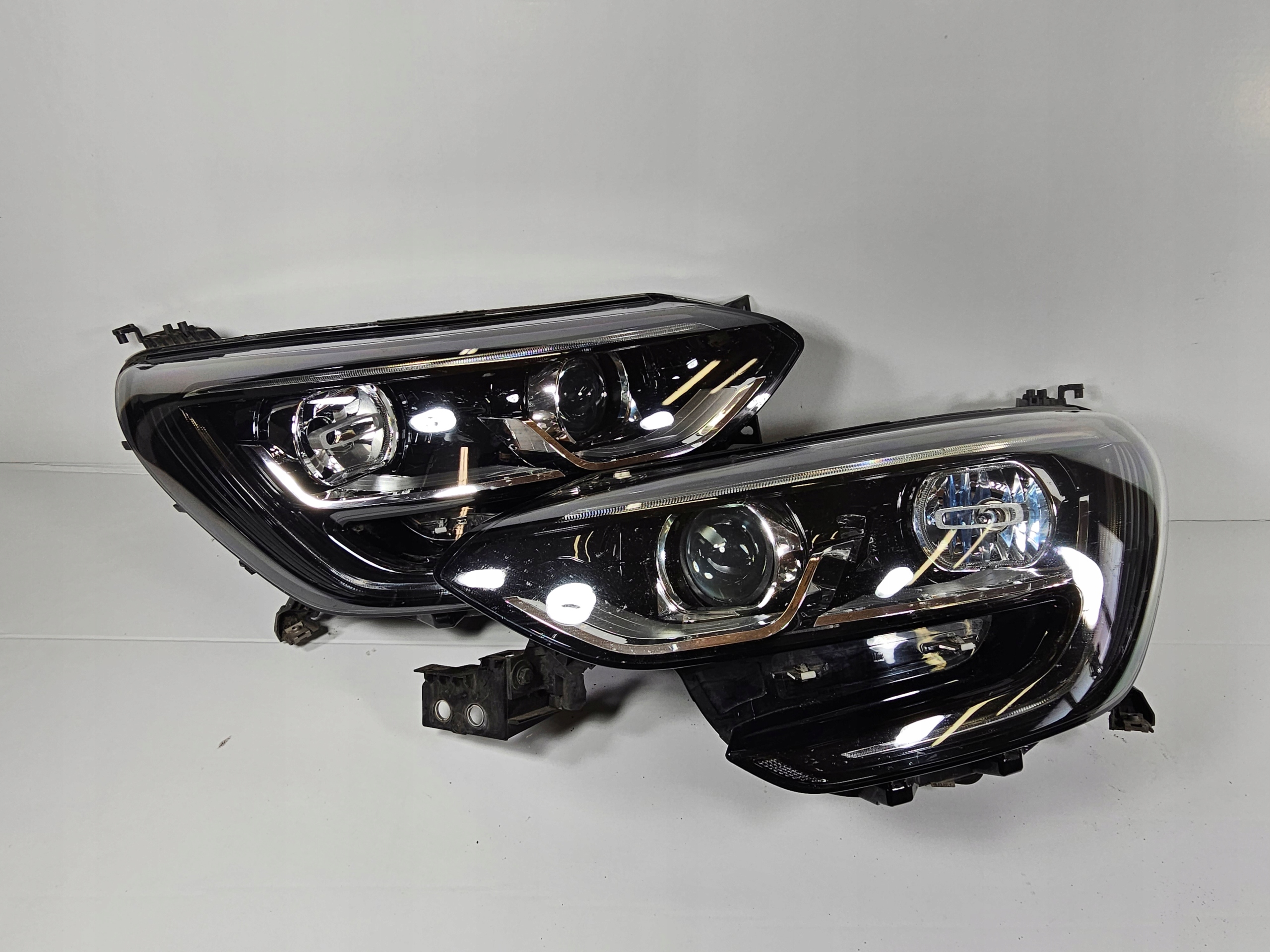 MEGANE IV LAMPA KOMPLET 260607159R 260102686R