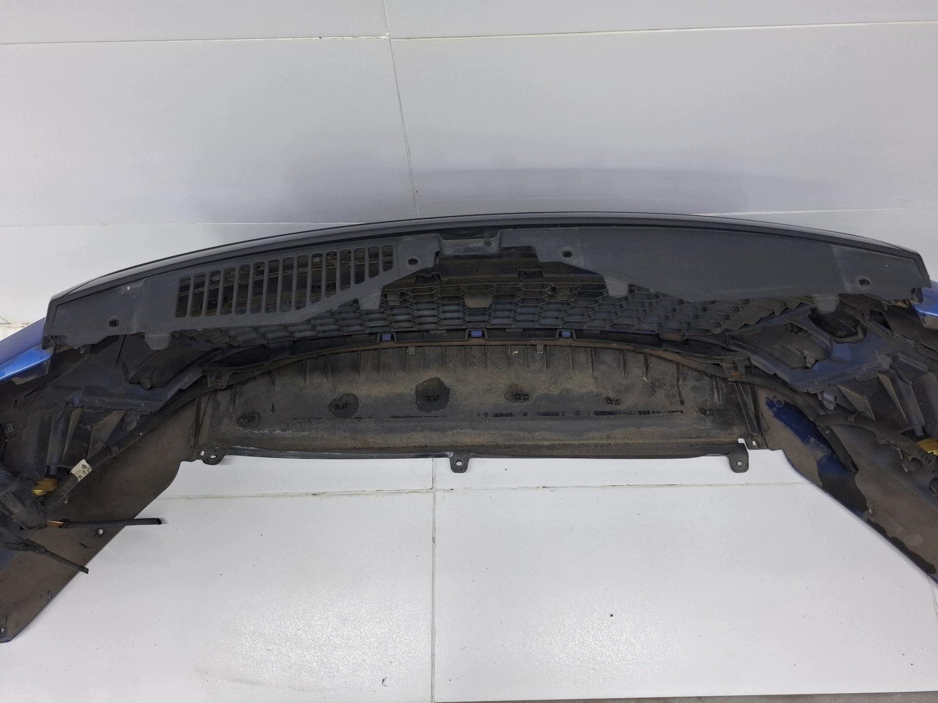nárazník předek Volkswagen Scirocco 3 2009 1K8807221C