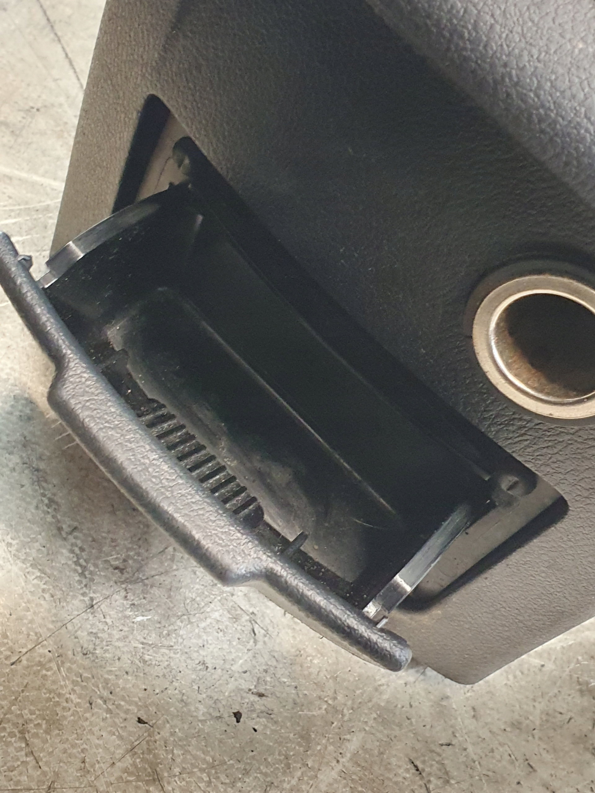 TUNEL central console OE 7S71-A045A20-AX FORD MONDEO MK4 07r. EU