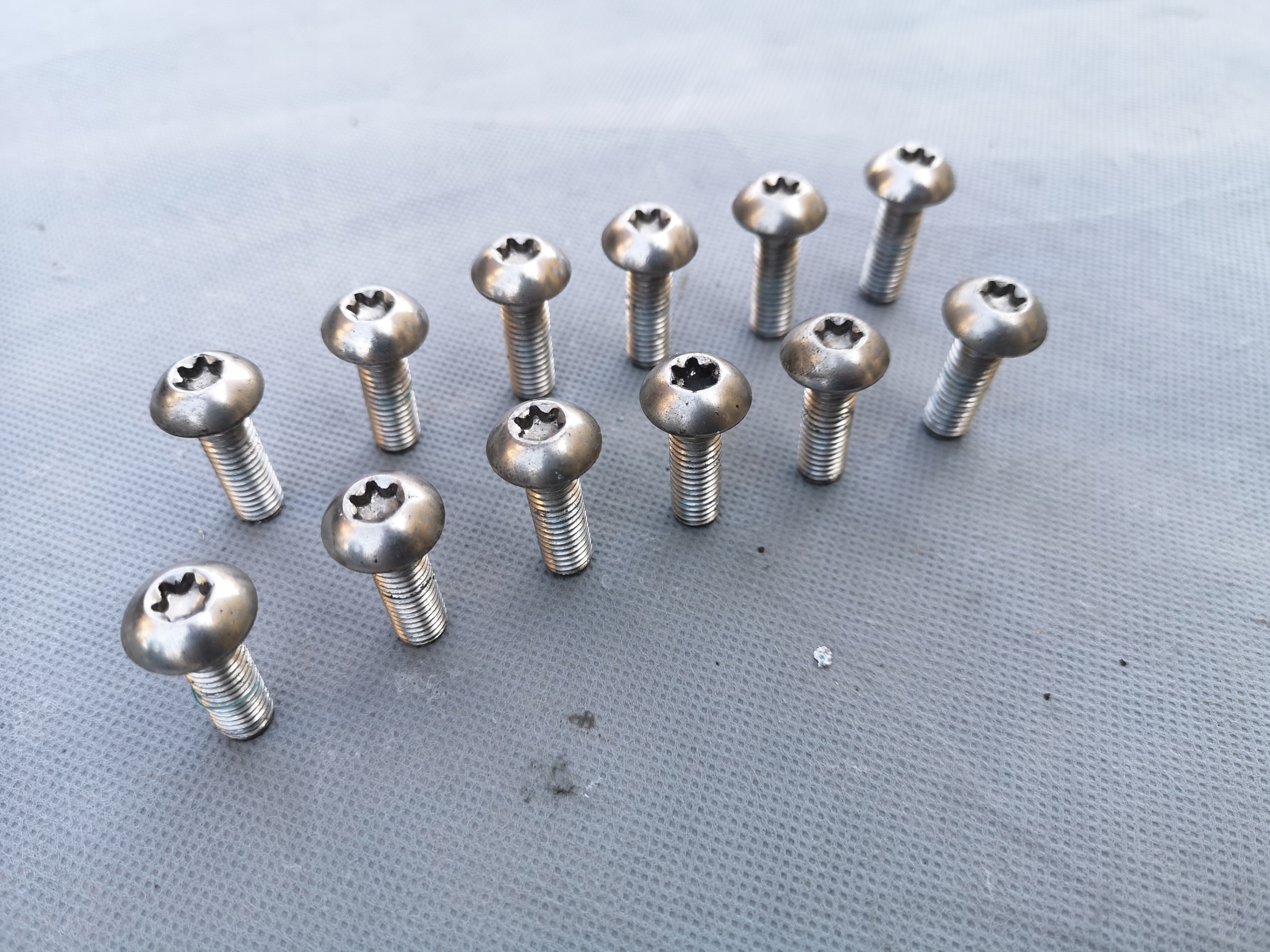 ŚRUBY TARCZY YAMAHA XV 1900 XVS 1100 DRAG STAR