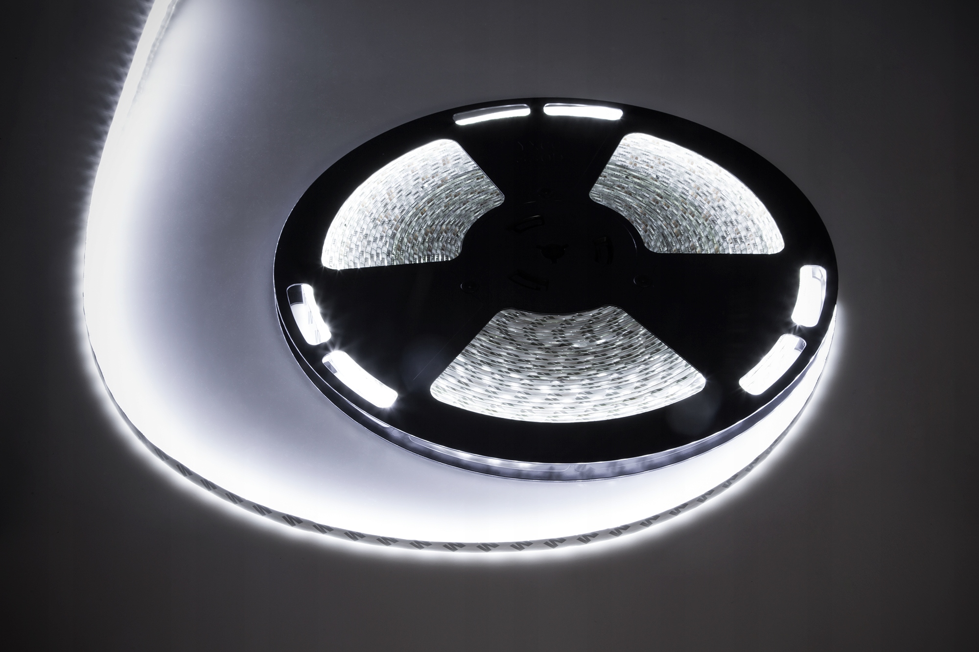 Led pásek 25 m barva studená bílá 5050SMD 12V 5,6W diodová šňůra voděodolná