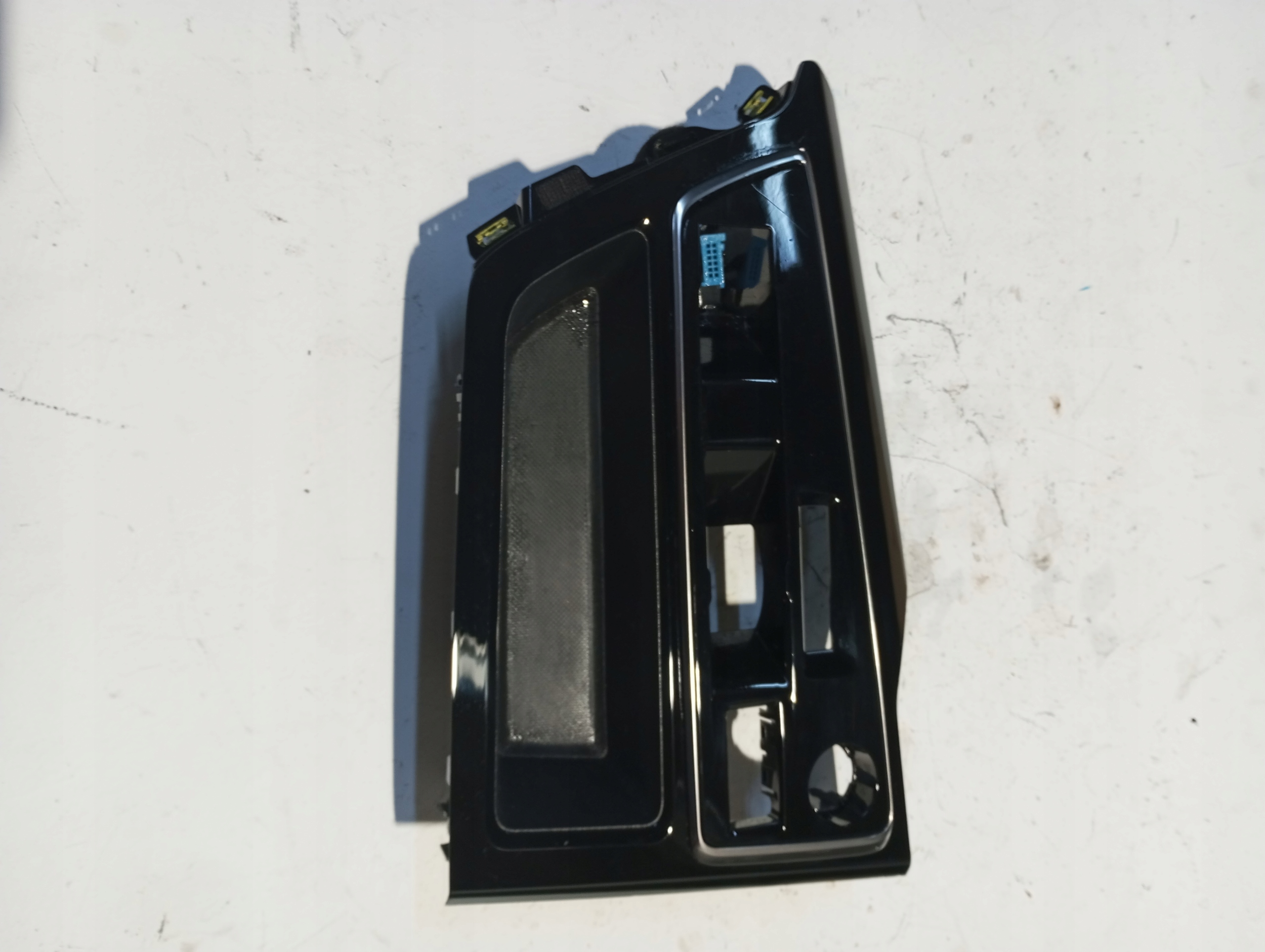 DEKOR frame TUNELU PEUGEOT 3008 II 9848700077