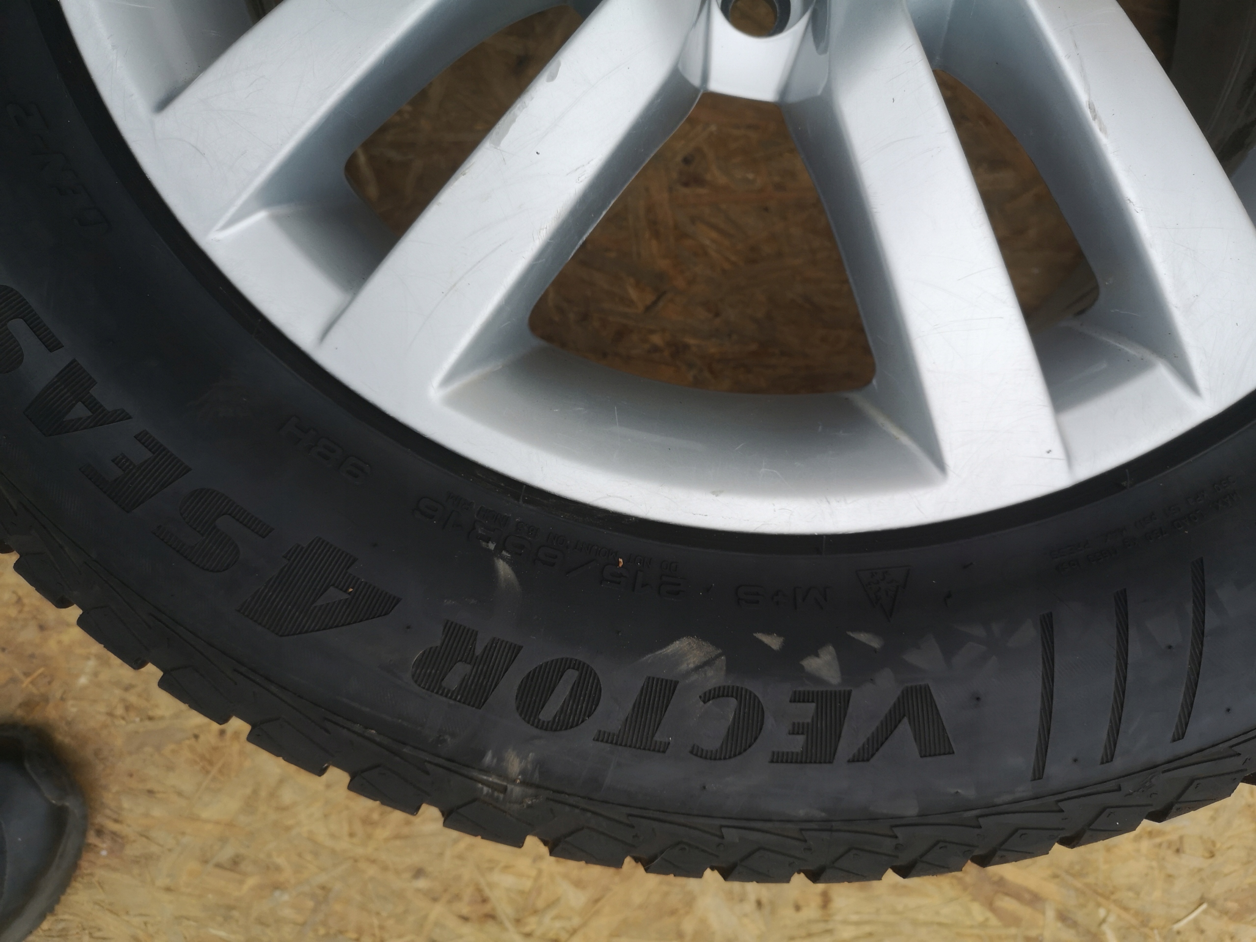 TIGUAN 5N ALU FELGI OPONY 215/65/16 KOŁA 16" Typ samochodu Samochody osobowe