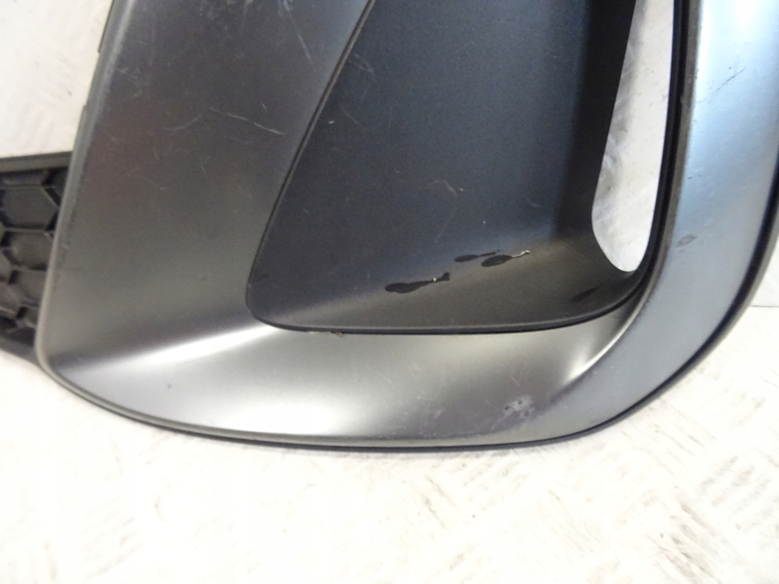 grid of a bumper front front left AUDI A5 B10 8B3807681B