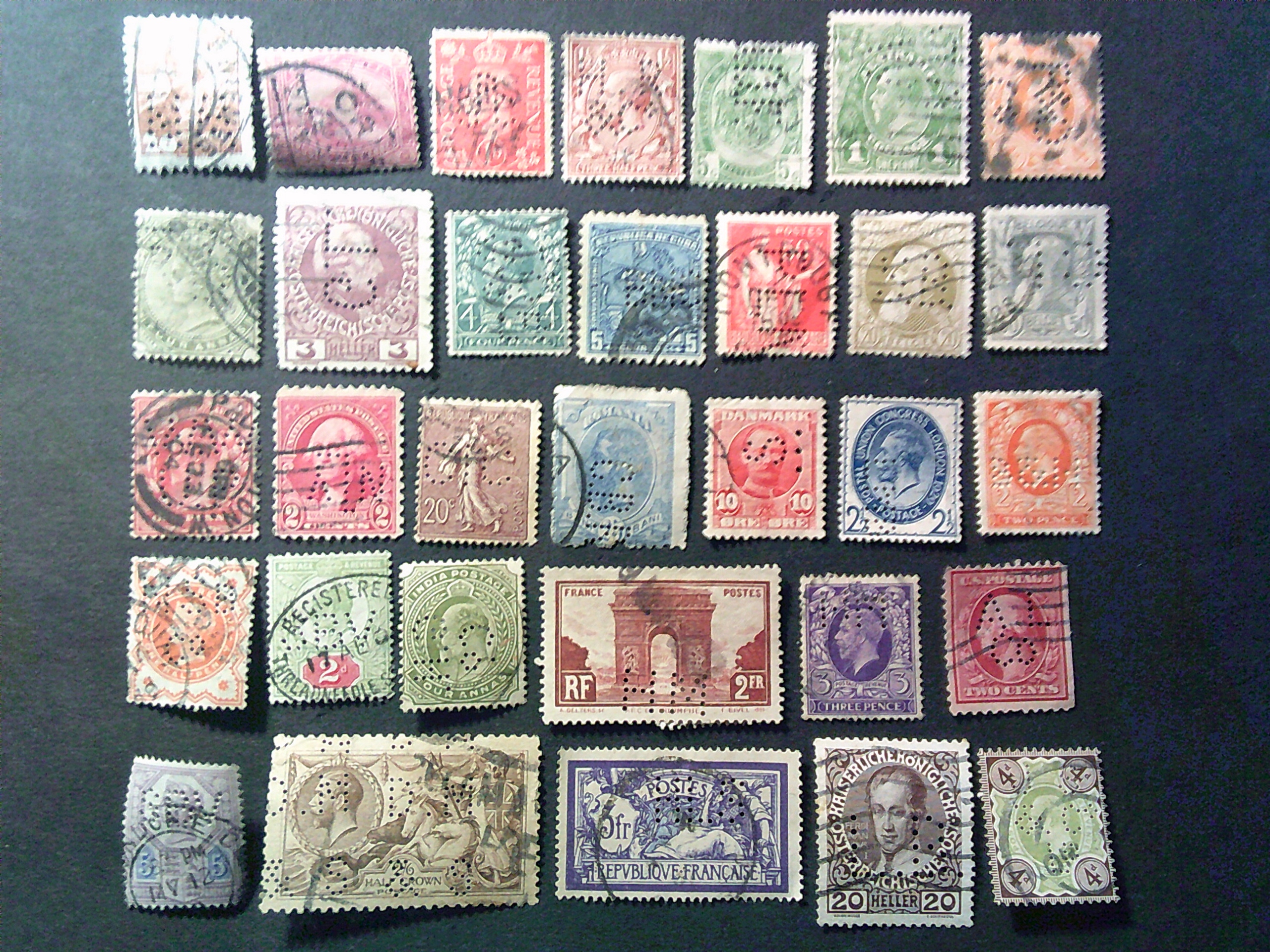 ZESTAW STARYCH PERFOROWANYCH ZNACZKÓW- BARDZO RZADKIE !!!!!!