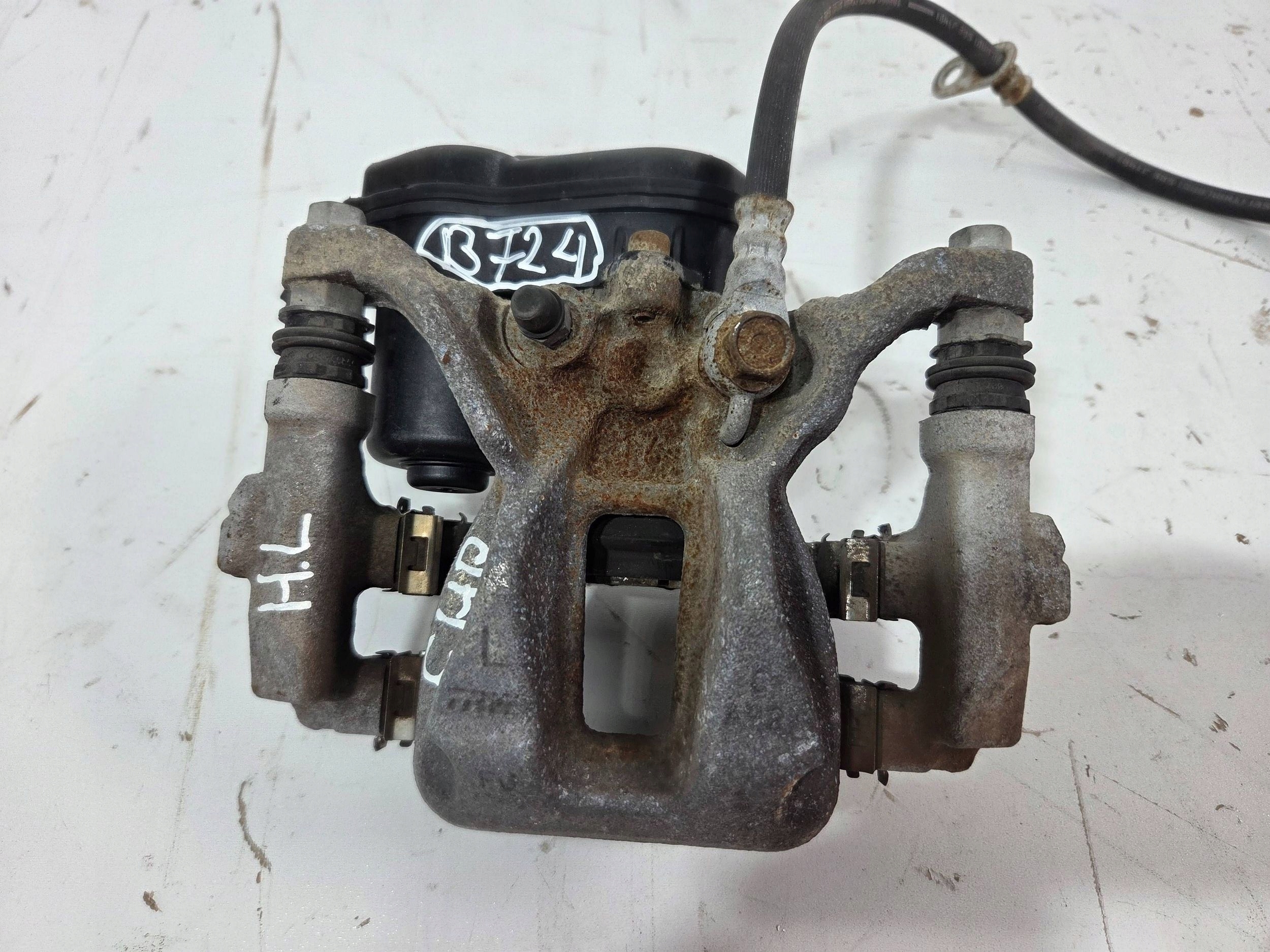 Toyota C-HR and caliper brake rear left 498C (B724)