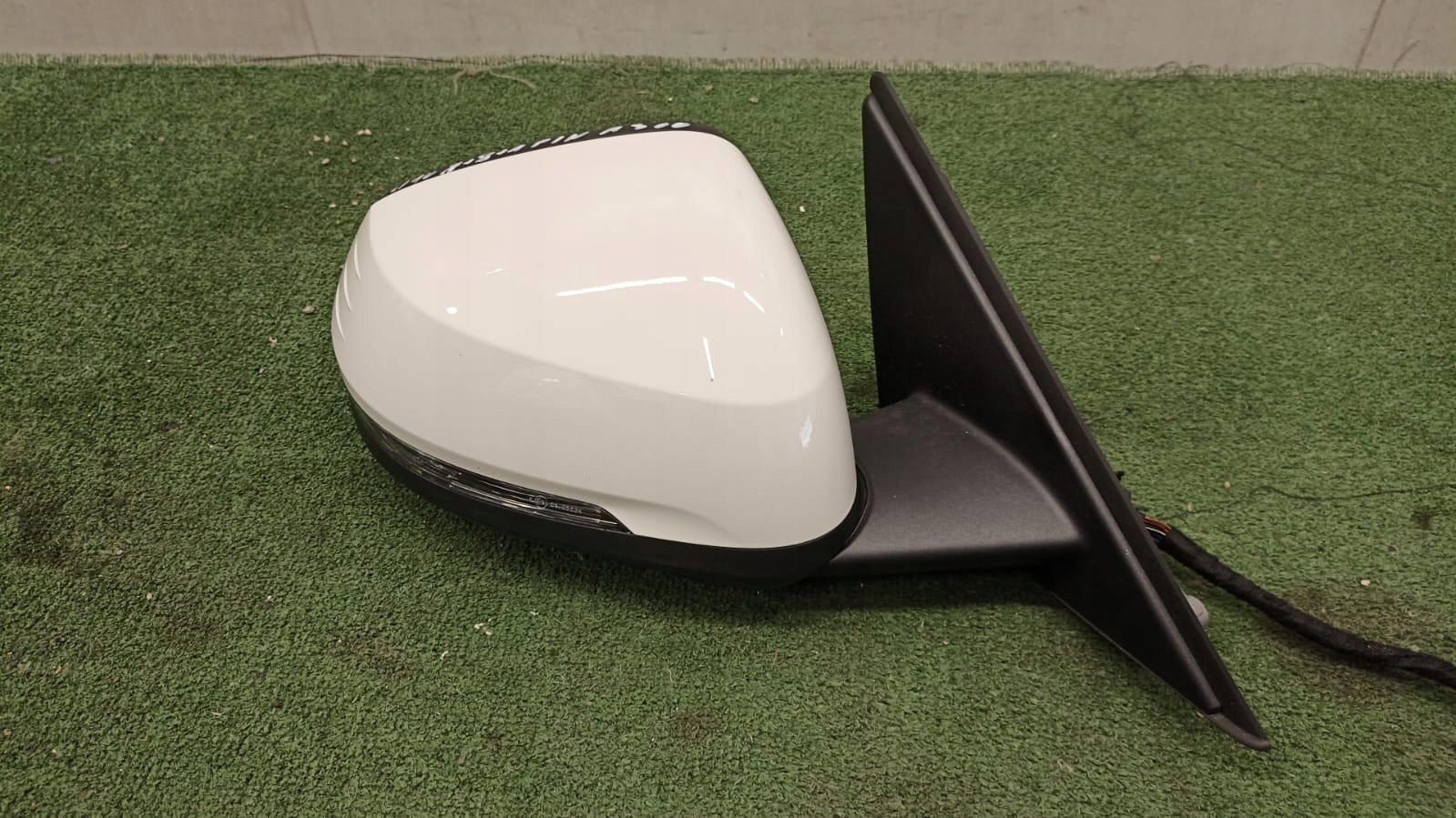 BMW X2 U10 mirror right A300 8+8+1 PIN