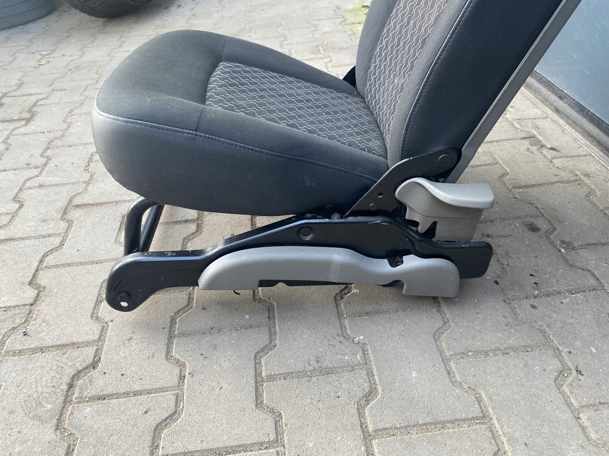 renault KANGOO II 10R кресло правый европа