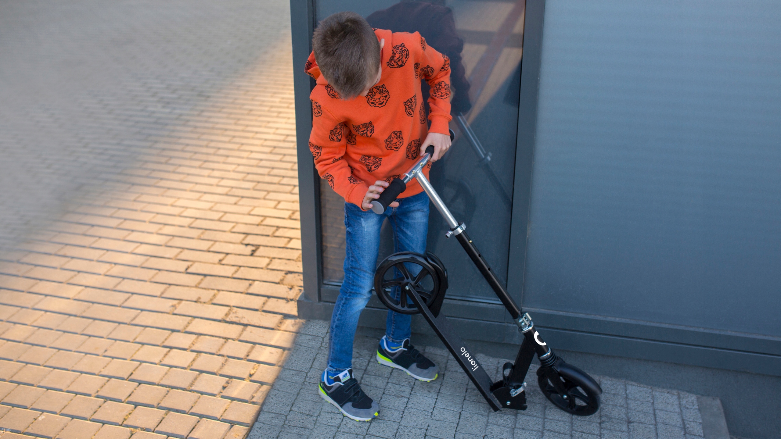 DUŻA HULAJNOGA LIONELO SKŁADANA LEKKA DO 100KG AMORTYZATOR DUŻE KOŁA STOPKA Hamulec tak