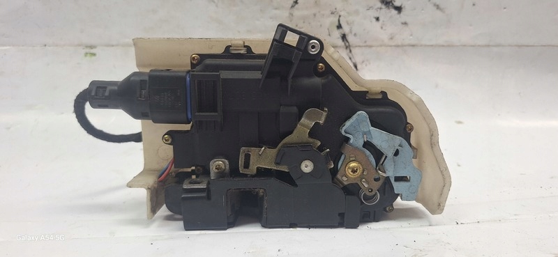 lock door VW TOURAN 03- 1J0973715