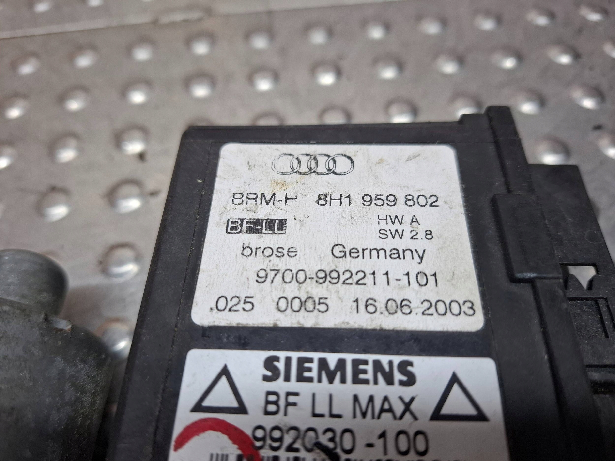 Micro moteur Vitres Droite Avant 8H1959802 AUDI A4 B7 CABRIO
