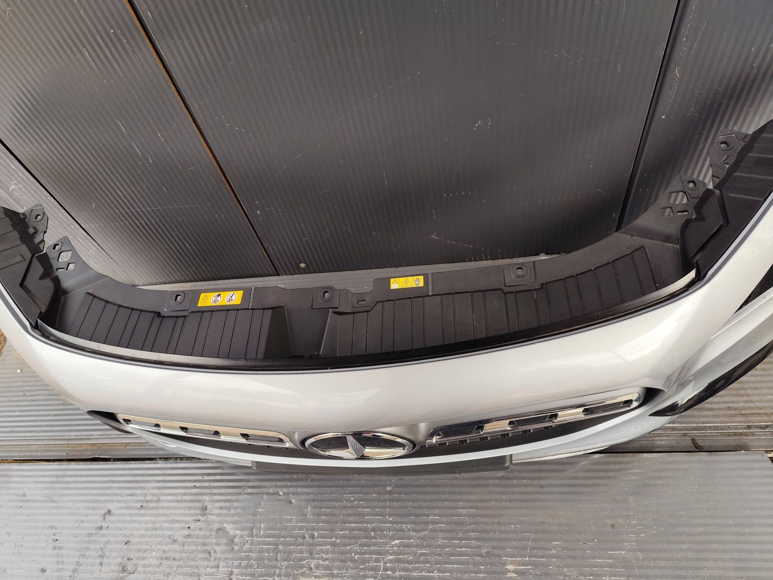 MERCEDES GLA 247 front bumper 6xPDC complete DEMONTAZ