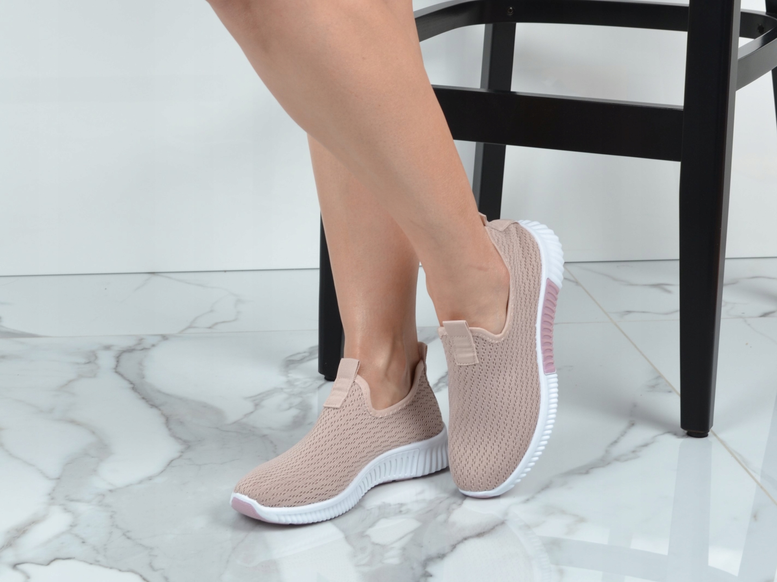 WSUWANE LEKKIE PRZEWIEWNE BUTY SPORTOWE DAMSKIE Oryginalne opakowanie producenta pudełko