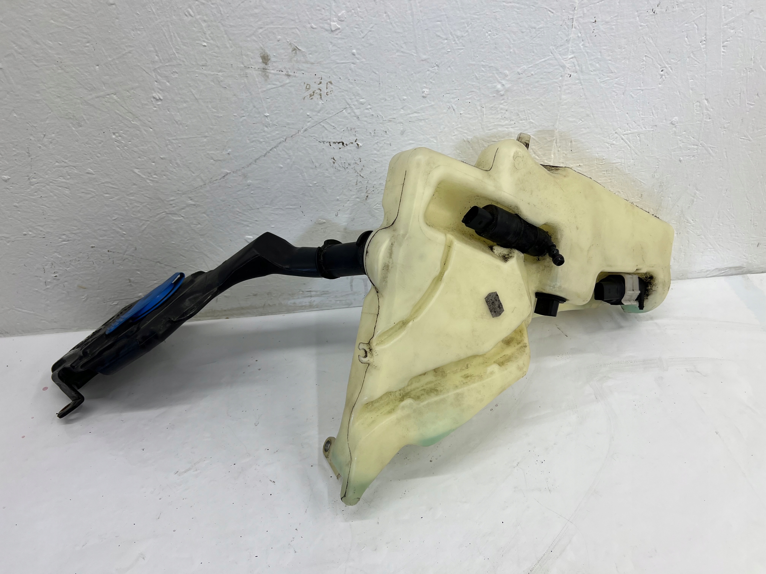 washer fluid tank 2 pump AUDI A5 8T0 A4 B8 8T0955453C
