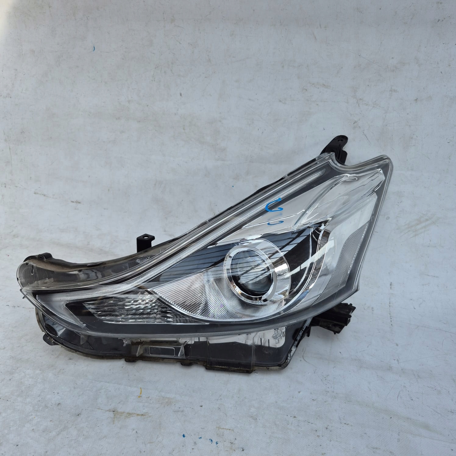 TOYOTA PRIUS+ plus LIFT 15- light left front front FULL LED