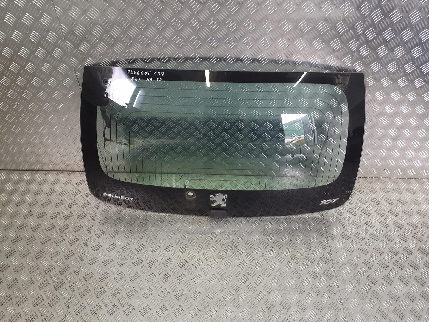 SZYBA TYLNA PEUGEOT 107