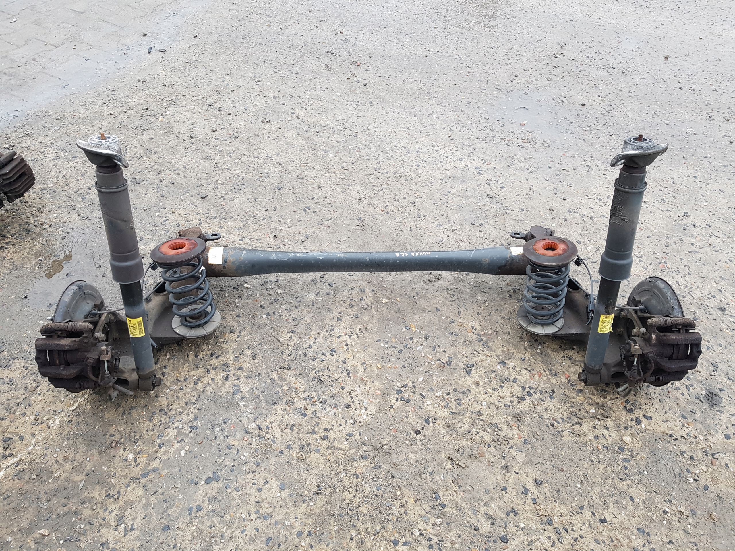 OPEL MOKKA I A 12-16r BELKA ZAWIESZENIA TYŁ Typ samochodu 4x4/SUV Samochody osobowe