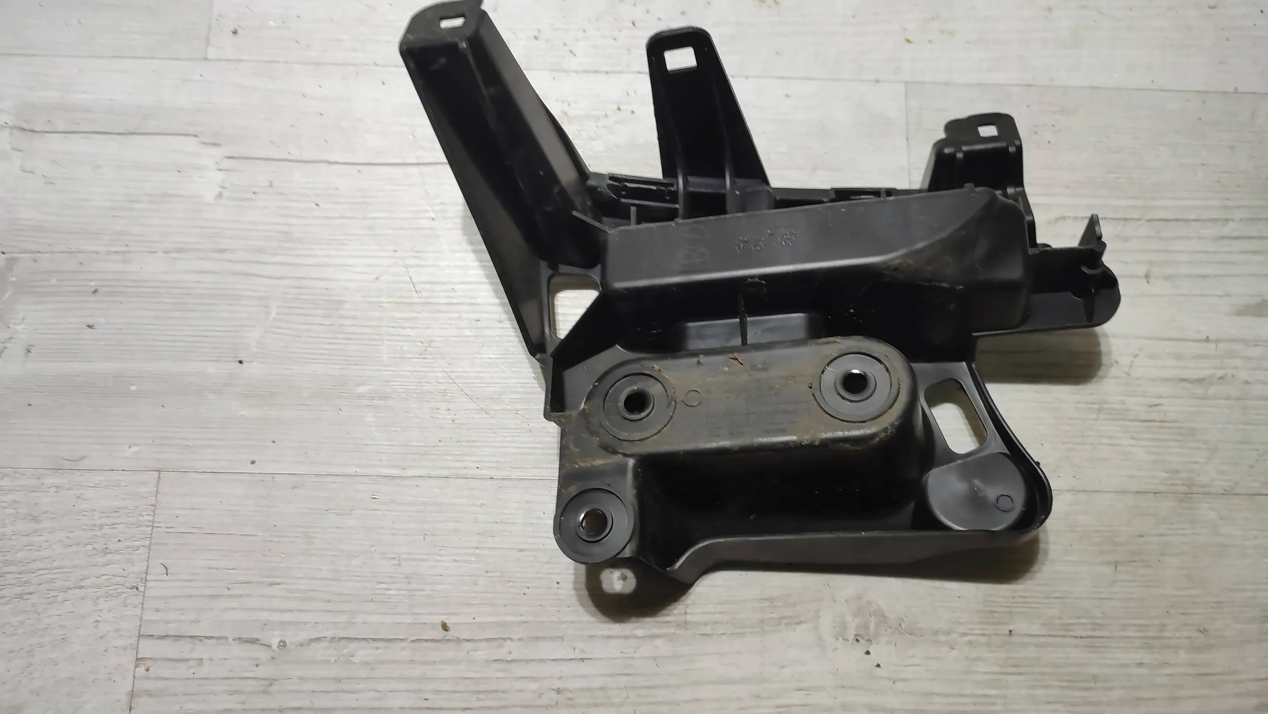 Opel Corsa F 1.2 22r. rear part side right bumper bracket