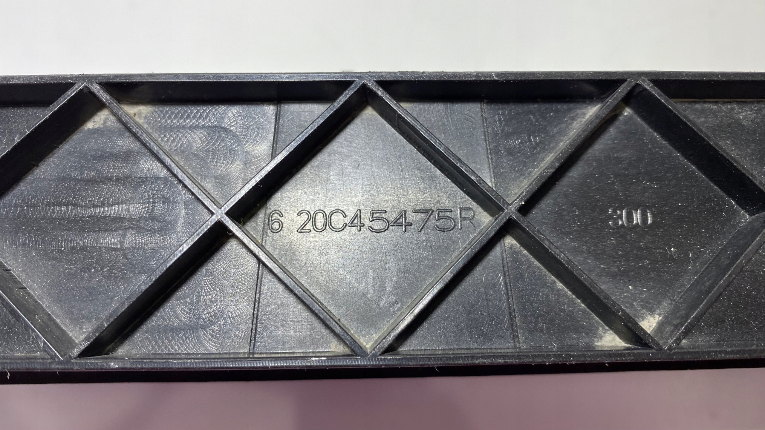 ŻALUZJA OSŁONA RENAULT CLIO IV CAPTUR 20C45475R Producent części Renault