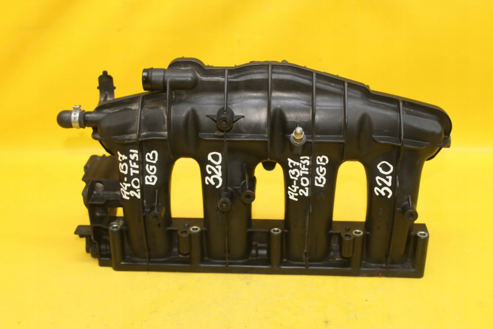 Всмоктуючий колектор 06d133185l A4 B6 B7 2.0 TFSI BGB