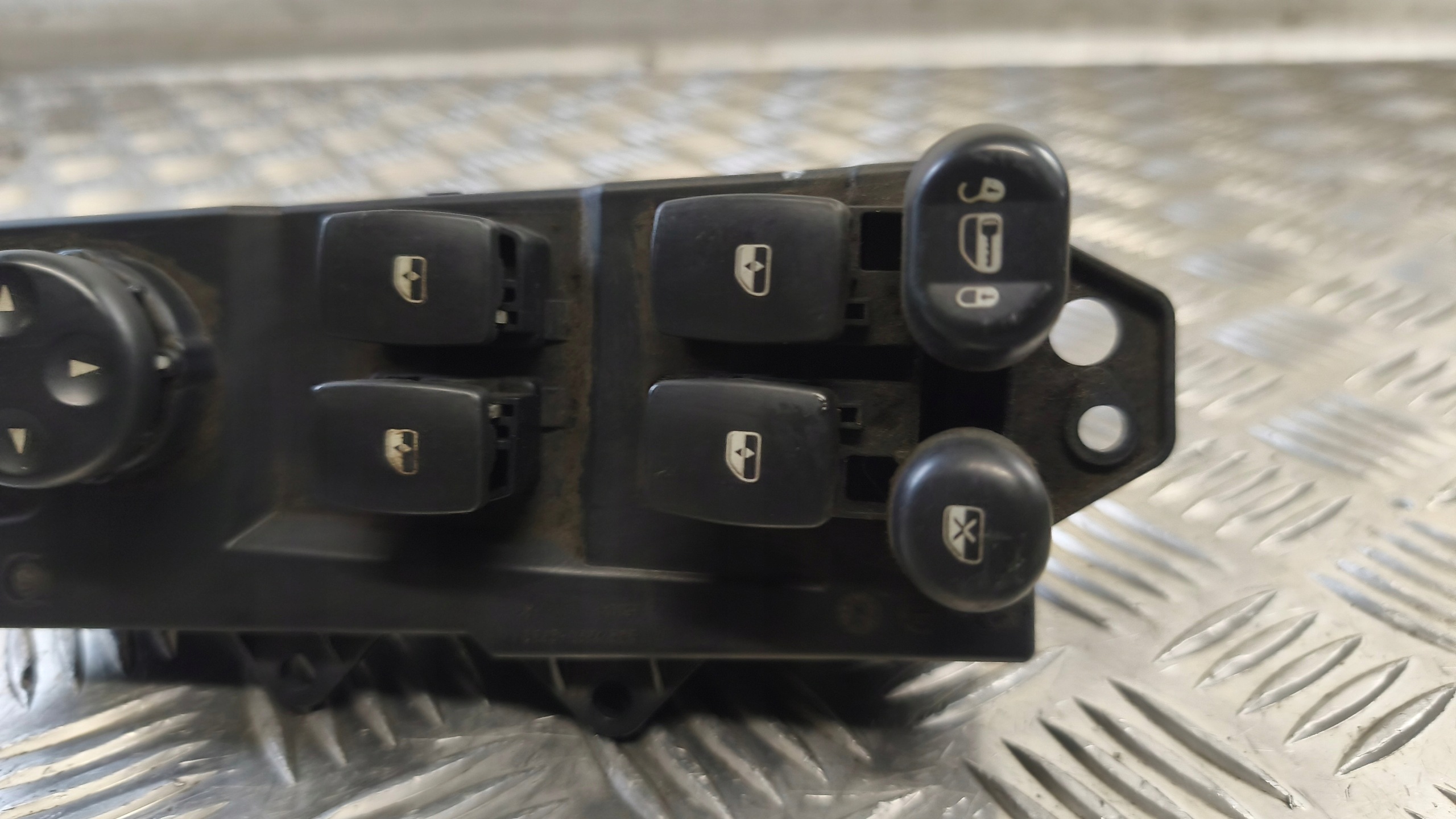 window control switch CHRYSLER PACIFICA 2004r 04685980AE