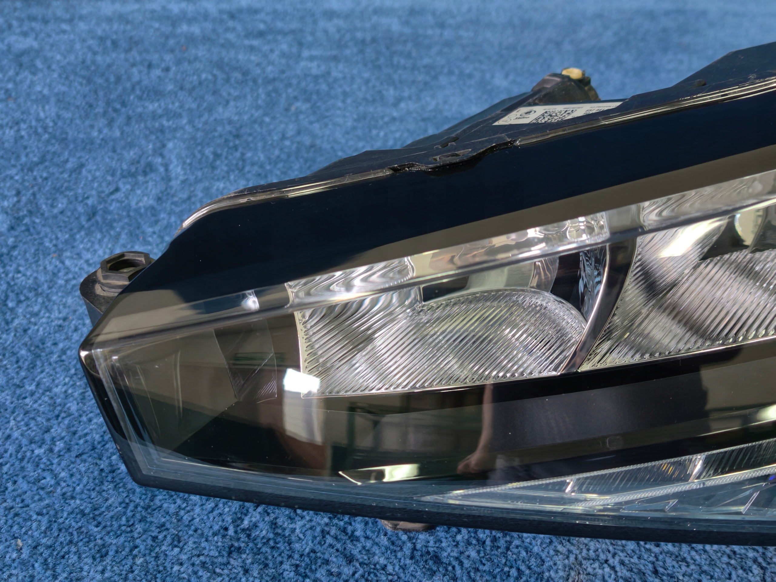 SKODA SCALA REFLEKTOR light left front H7 + LED LADNA original 657941015