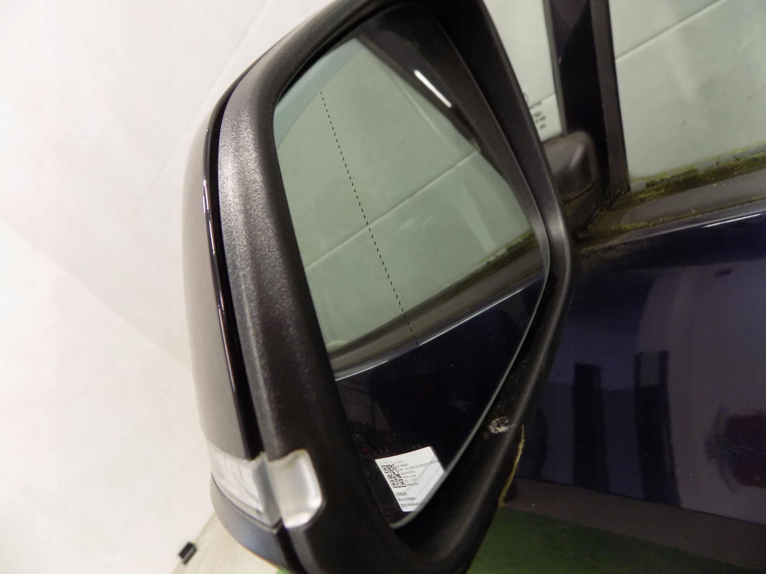 BMW i3 door left front mirror colour C1W