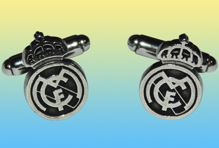 REAL MADRYT SPINKI DO MANKIETÓW KSZTAŁT HERBU POKRYTE SREBREM OKSYDOWANE Marka inny