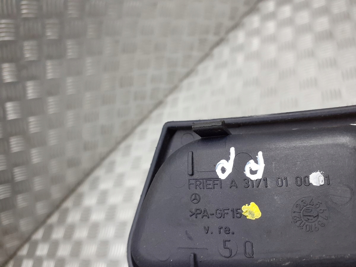 KLAMKA PRAWA PRZEDNIA WEWNĘTRZNA MERCEDES W203 Jakość części (zgodnie z GVO) O - oryginał z logo producenta pojazdu (OE)