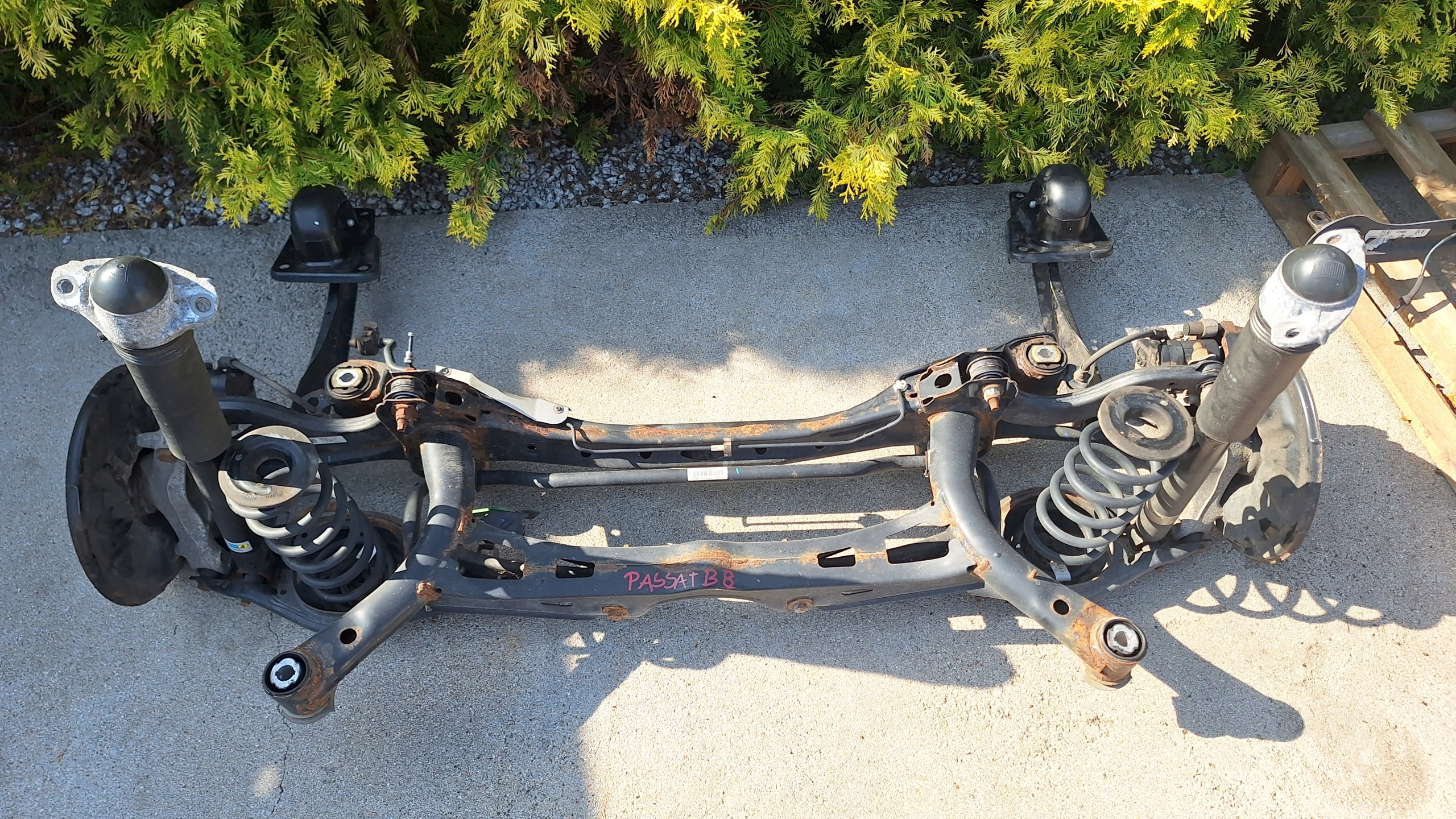 BELKA TYLNA ZAWIESZENIE TYLNE KOMPLETNE VW PASSAT B8