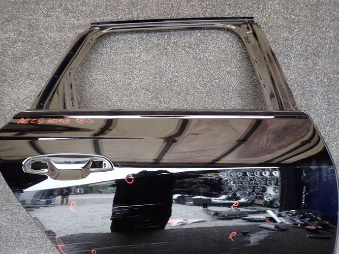 AUDI A6 C8 KOMBI 18- door right rear. rear part