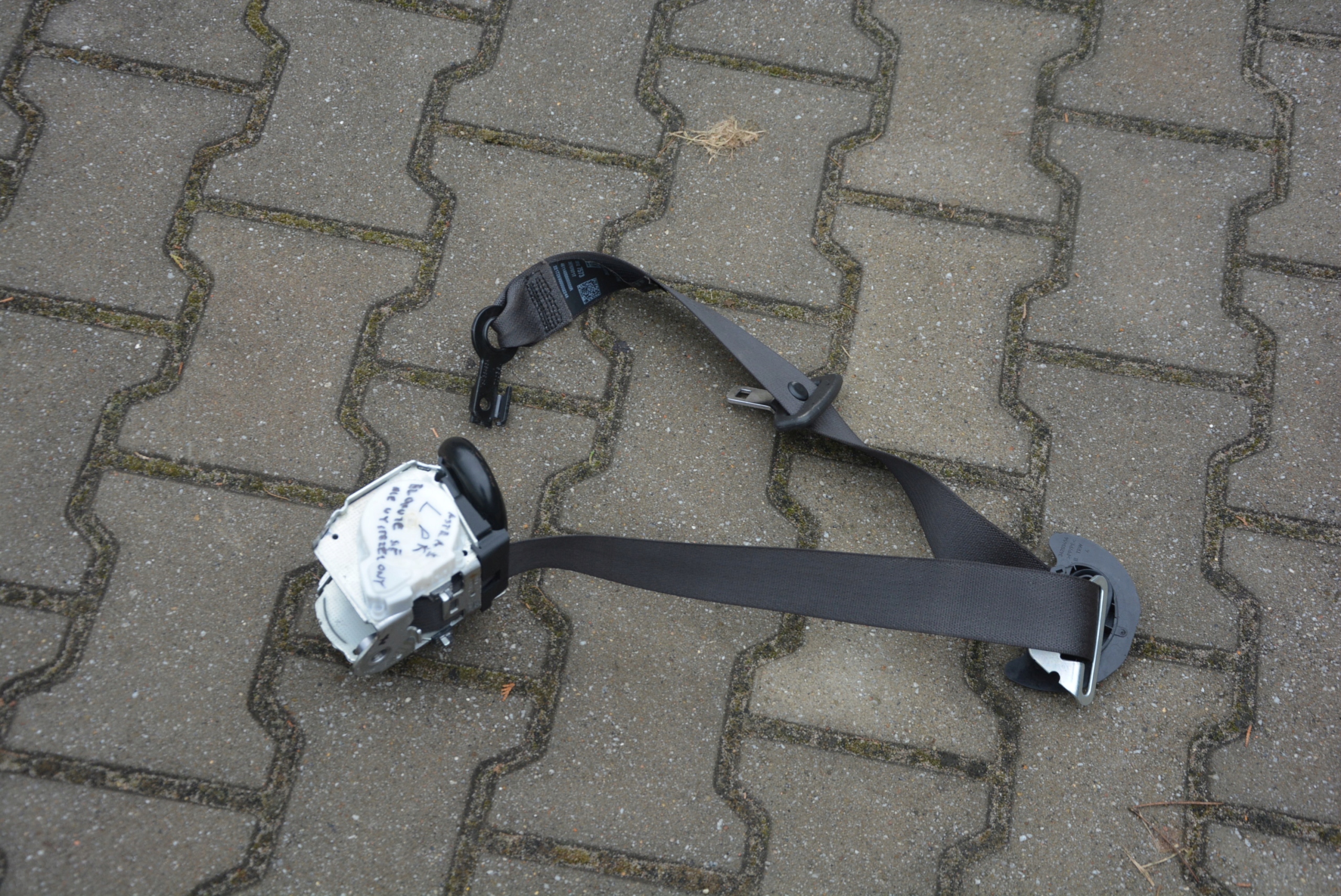 РЕМЕНЬ БЕЗОПАСНОСТИ ЛЕВЫЙ ПЕРЕДНИЙ ASTRA K