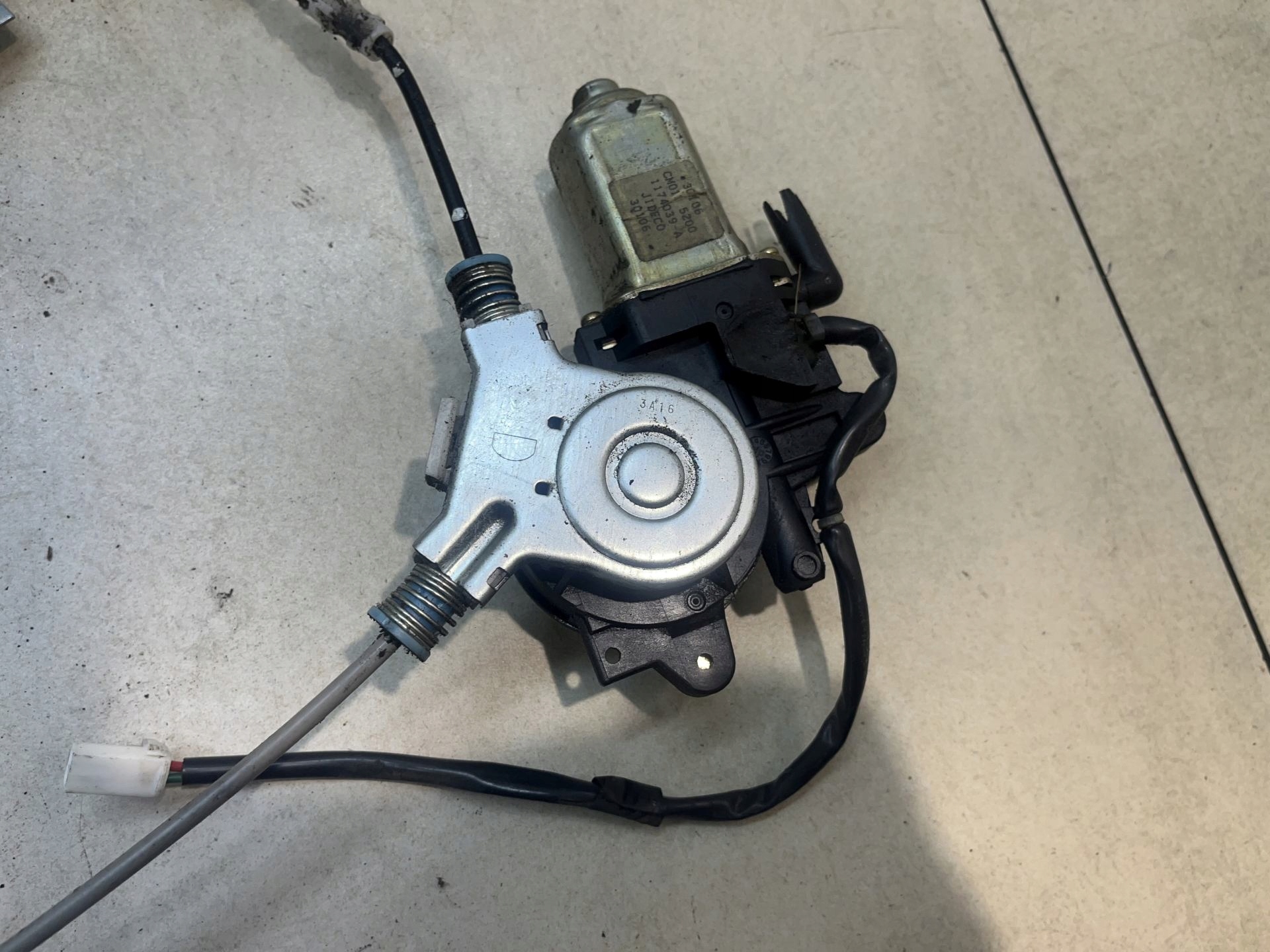 lehúzó SZYB bal far MAZDA MPV 2.0 D 1174039A