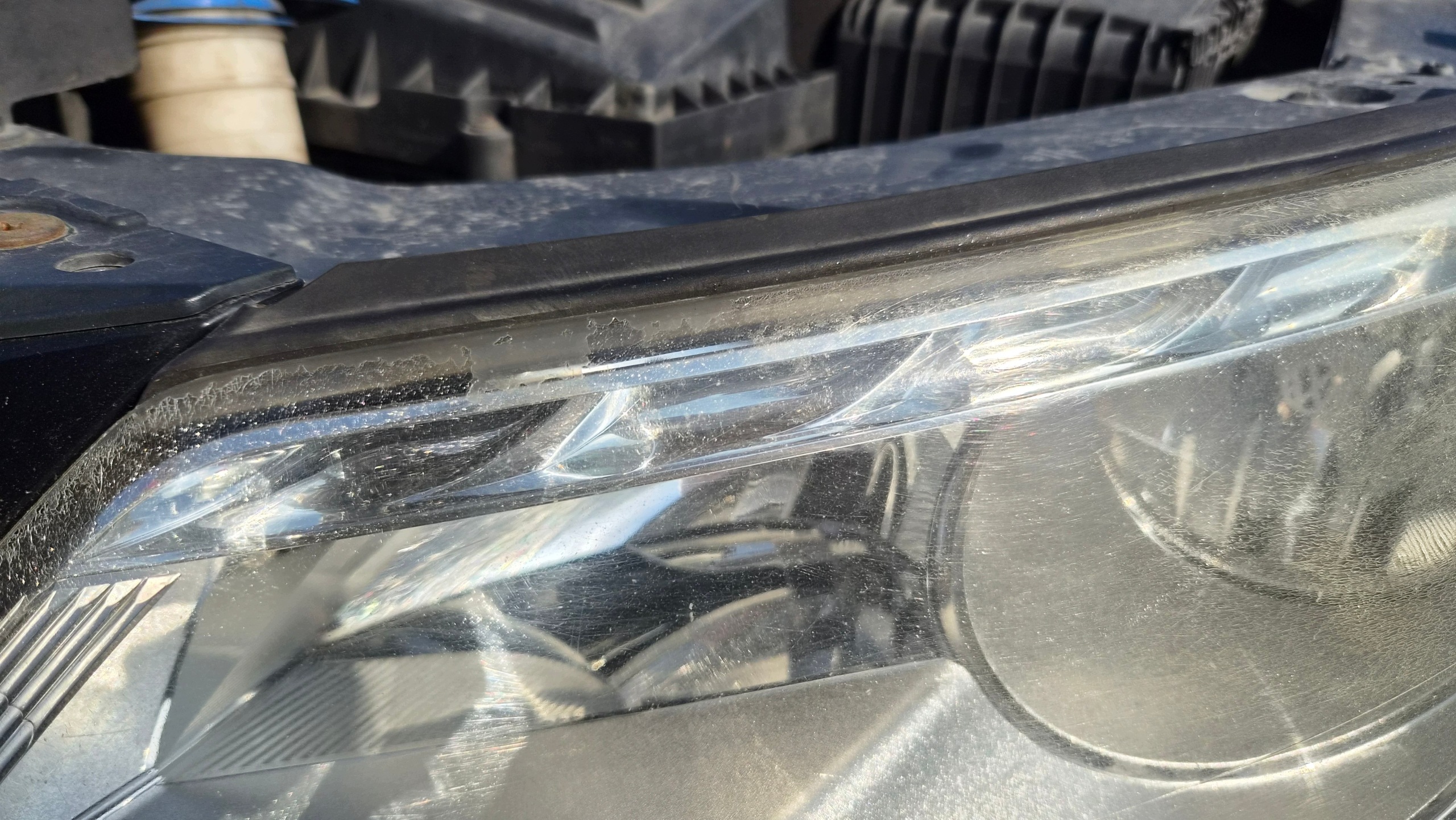 VW TIGUAN and 5N light left front 5N1941031P EUROPA
