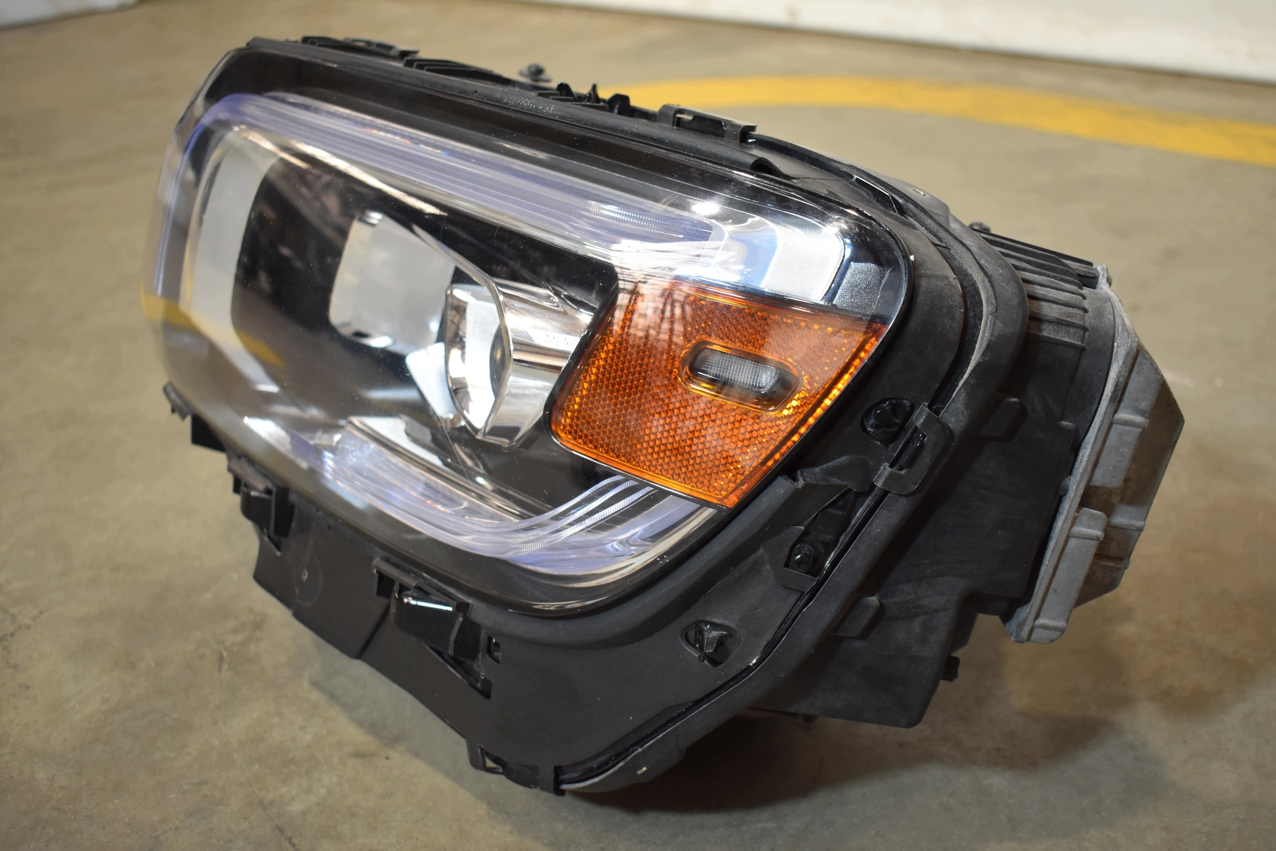IDEALNA light front front left LED KPL. + MODULY MERCEDES GLB X247 1