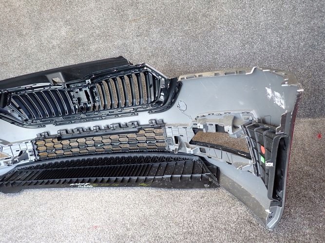 SKODA OCTAVIA IV FRONTSTOSSSTANGE VORNE AIR LUFT