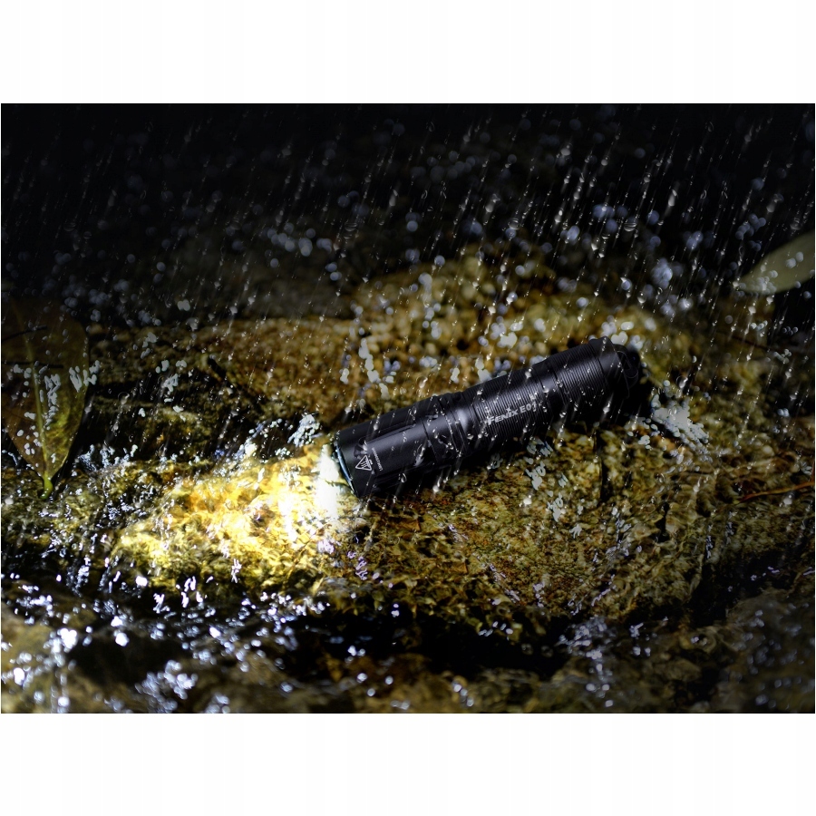 MINI LATARKA LEDOWA FENIX E01 V2.0 AAA - 100 LUMENÓW Kod producenta E01 V2.0 black