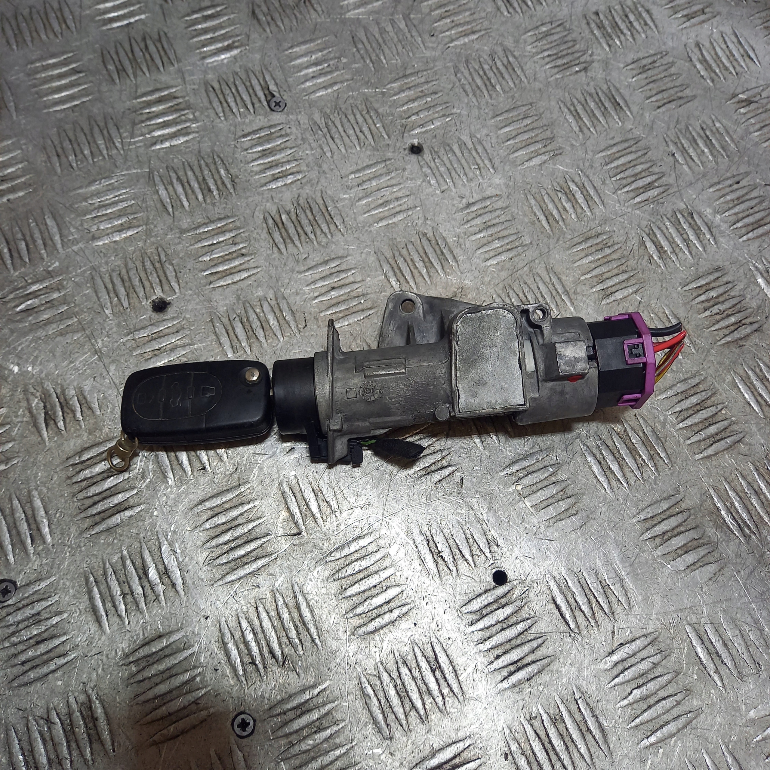 ignition Z KLUCZYKIEM AUDI A4 B6 4BO905851C