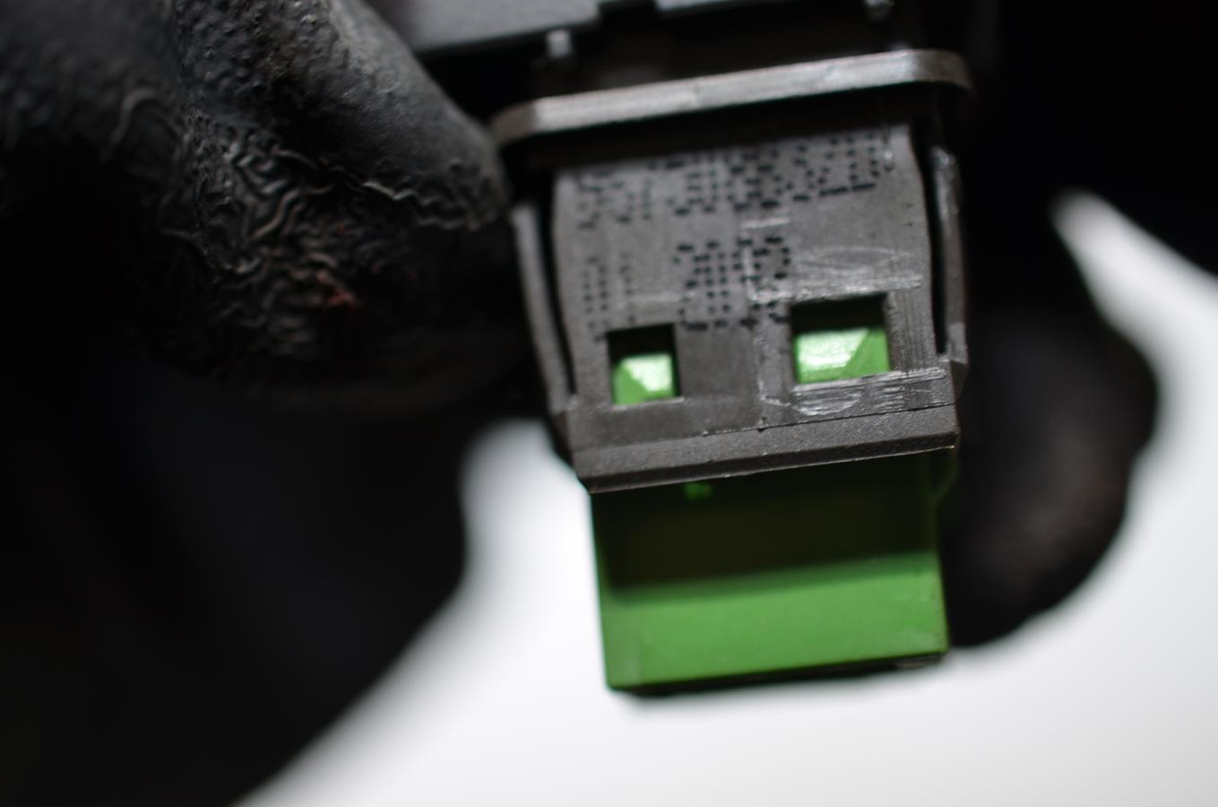 button switch zamykania door PEUGEOT 208 and